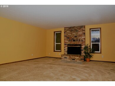 Living Room-Fireplace