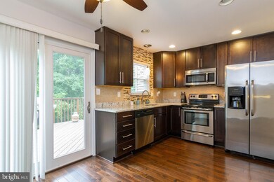 15249 Valley Stream Dr, Woodbridge, VA 22191 - photo 5