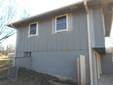 310 NW 17th St, Blue Springs, MO 64015 - photo 4