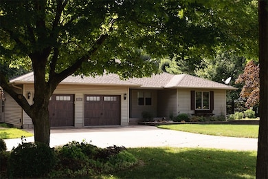 803 N Putnam St, Moweaqua, IL 62550 - photo 3