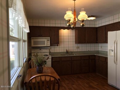 711 Forest St, Marshall, MI 49068 - photo 5