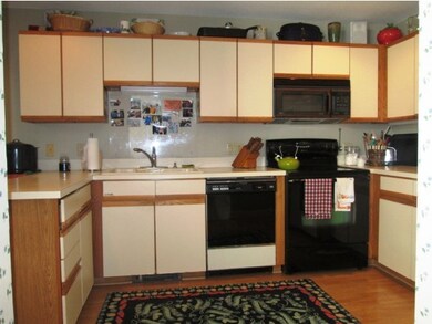 21 Seasons unit 21, New London, NH 03257 - photo 3