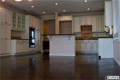 Huge Kitchen with Island and Bosche Appliances!!