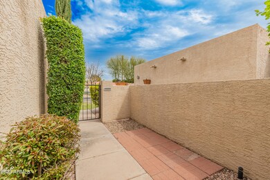 2059 E Brown Rd-25