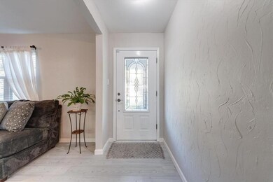 609 Woodcrest Dr, Hurst, TX 76053 - photo 5