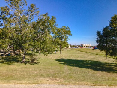 4401 Sargent Dr, Bay City, TX 77414 - photo 6