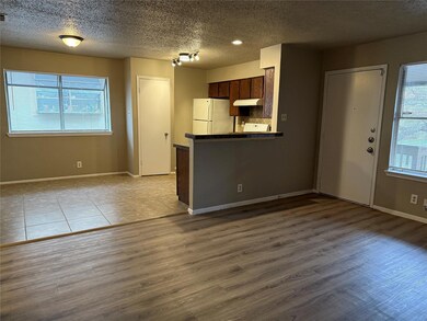9810 Roxanna Dr unit D, Austin, TX 78748 - photo 4