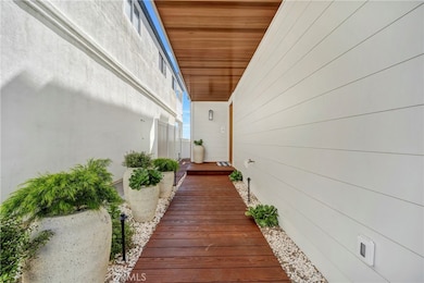 114 E Oceanfront, Newport Beach, CA 92661 - photo 5