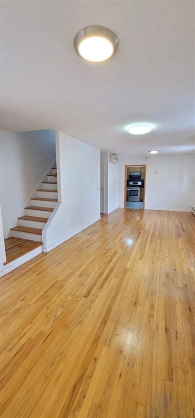 724 125th St, College Point, NY 11356 - photo 4