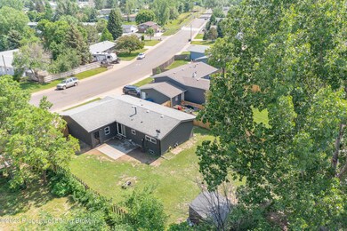 709 8th Ave E (4 of 8)