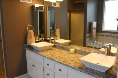 915 Trailway Dr, Raymore, MO 64083 - photo 3