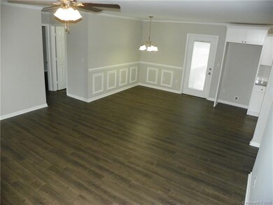 Great Rm has Wood Laminate Floors