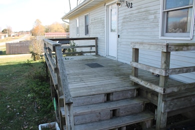 302 E Clouse St, Mountain Grove, MO 65711 - photo 2