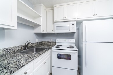 207 N Poplar St unit D, Tomball, TX 77375 - photo 6