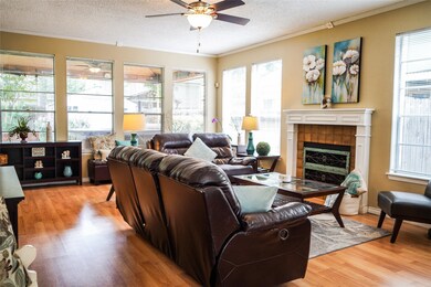 8122 Trail Side Dr, Houston, TX 77040 - photo 5