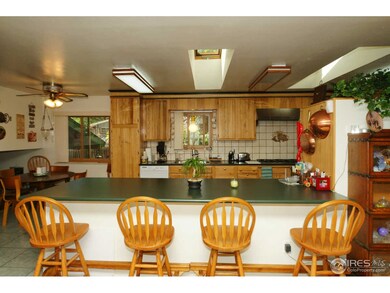 Bar area between kitchen & livingroom