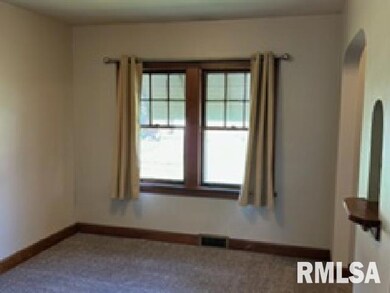 1728 E Locust St unit E, Davenport, IA 52803 - photo 2