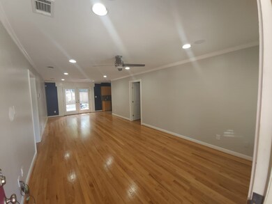 1071 W 43rd St, Houston, TX 77018 - photo 2
