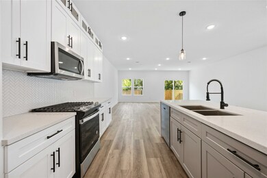 505 Neyland St unit B, Houston, TX 77022 - photo 6