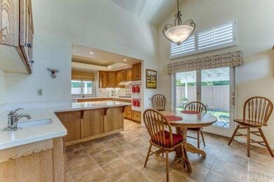 DINING ROOM WITH WET BAR