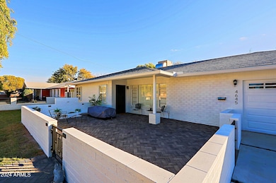 Front Patio-Fountain