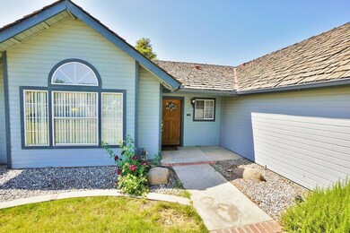 957 Elderwood Ln Lemoore 04 Front 4 Smal