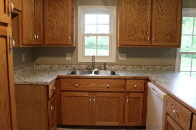 70 Pond St, Tennessee Ridge, TN 37178 - photo 5