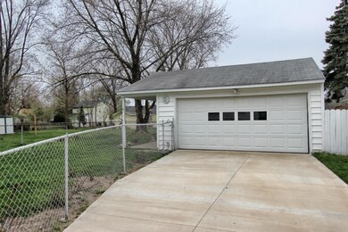 2541 Meyer Ave SW Wyoming MI-large-025-2