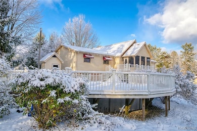 680 S 680 S Hacker Rd, Genoa Township, MI 48114 - photo 2