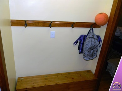 326 SW Quinton Ave, Topeka, KS 66606 - photo 7