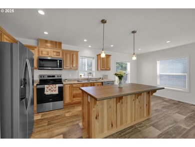 498 Moffit Ln, Springfield, OR 97477 - photo 4