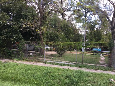 601 Crosstimbers St, Houston, TX 77022 - photo 2