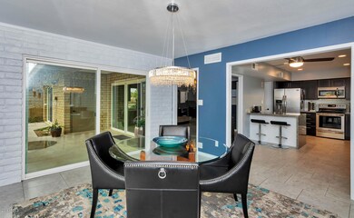 7335 N 11th St-large-009-7-Dining Room-1