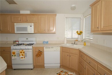 880 N Lake St, Hemet, CA 92544 - photo 2