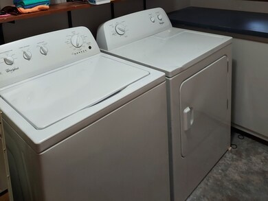 302 S Carico St, Tuscola, IL 61953 - photo 5