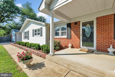 10586 Deacon Rd, White Plains, MD 20695 - photo 6