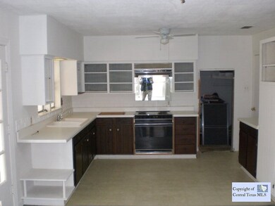 709 E Humphreys St, Seguin, TX 78155 - photo 4