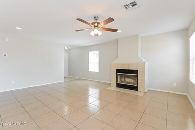 003-photo-living-room-11641138