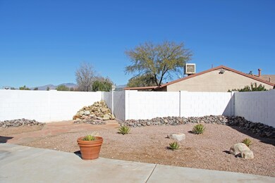 Great Backyard w/Flagstone Sitting Area