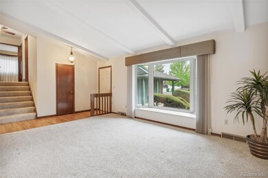 Living Room w/large bay window & hardwood floor en