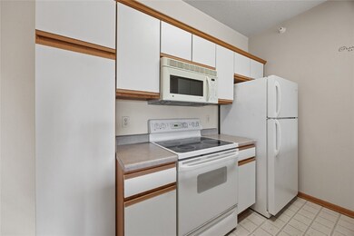 250 Cimarron Dr unit 309, Hiawatha, IA 52233 - photo 6