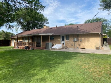 801 S Polk St, Hugoton, KS 67951 - photo 2