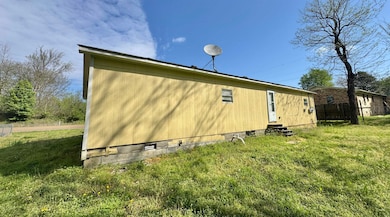 View of side of property featuring crawl space, en