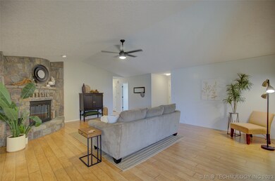 1301 S 34th St, Broken Arrow, OK 74014 - photo 7