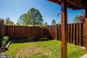 6333 Mary Todd Ct, Centreville, VA 20121 - photo 4