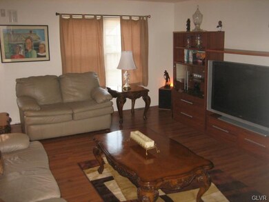 706 Bach Ct, Freemansburg, PA 18017 - photo 5