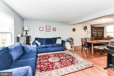 1721 Whitewood Ln, Herndon, VA 20170 - photo 4