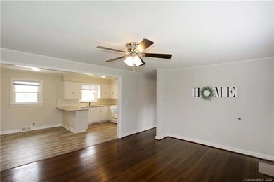 646 N Bost St, Statesville, NC 28677 - photo 2