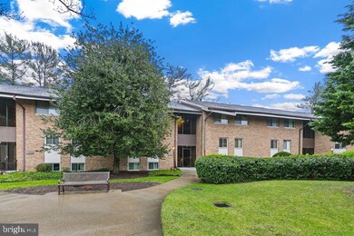 18607 Walkers Choice Rd unit 2, Montgomery Village, MD 20886 - photo 2