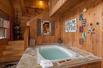 bear-cavern-jacuzzi-600x400